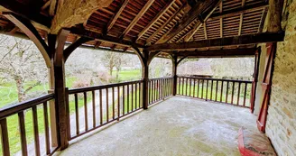 La Maison des Bois gîte du Domaine de Montintin à Chateau Chervix - une des terrasses couvertes de l'étage_3 La Maison des Bois gîte du Domaine de Montintin à Chateau Chervix - une des terrasses couvertes de l'étage_3