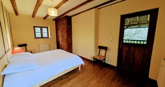 La Maison des Bois gîte du Domaine de Montintin à Chateau Chervix - chambre 1 version lit 2 personnes_12 La Maison des Bois gîte du Domaine de Montintin à Chateau Chervix - chambre 1 version lit 2 personnes_12