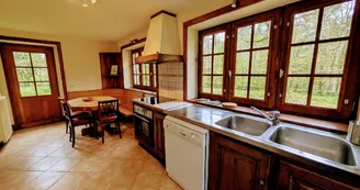 La Maison des Bois gîte du Domaine de Montintin à Chateau Chervix - cuisine_9 La Maison des Bois gîte du Domaine de Montintin à Chateau Chervix - cuisine_9