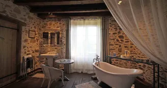 Salle de bains ouverte sur la chambre._9
