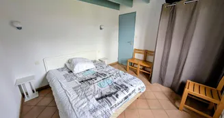 Gite "Royer - Etang de La Roche" à Meuzac en Haute-Vienne (Limousin) - chambre rez de chaussée_7 Gite "Royer - Etang de La Roche" à Meuzac en Haute-Vienne (Limousin) - chambre rez de chaussée_7