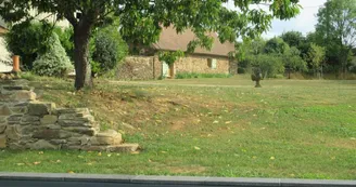 Le gîte, vu depuis la piscine._3