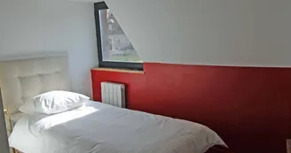 Gite la pommeraie au domaine de Montintin commune de Chateau Chervix en Haute-Vienne - chambre 1 pers. petite maison_33